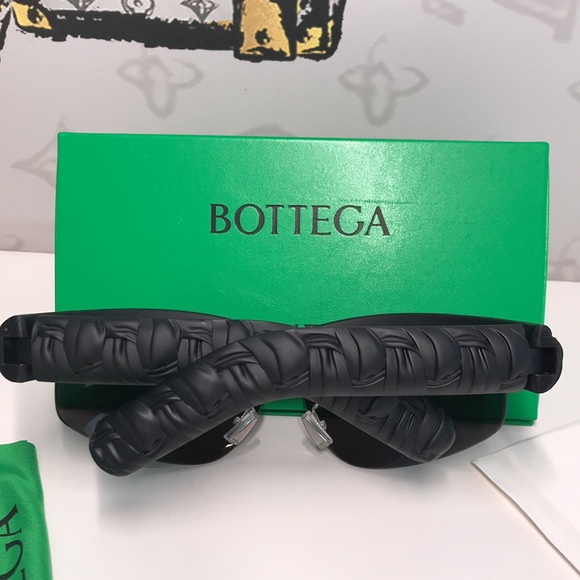 New Authentic Bottega Veneta BV1209S 002 Black Oversized Square Sunglasses - Picture 9 of 14